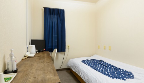Single Room, Smoking
