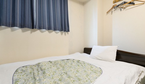Double Room, Smoking