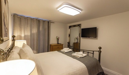 House (2 Bedrooms)
