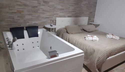 Romantic Studio Suite, Jetted Tub