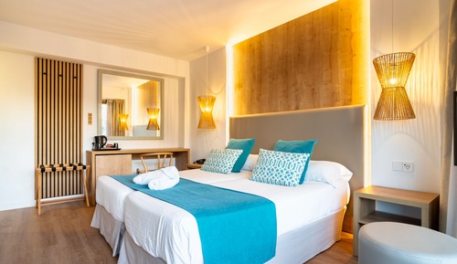 Standard Double Room, Balcony (Lower floor street side)