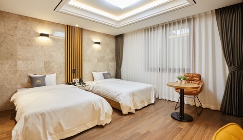 Standard Twin Room