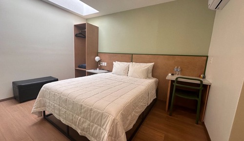 City Room, 1 Queen Bed