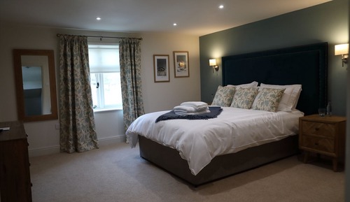Deluxe Double Room, Ensuite, River View (Room 3)