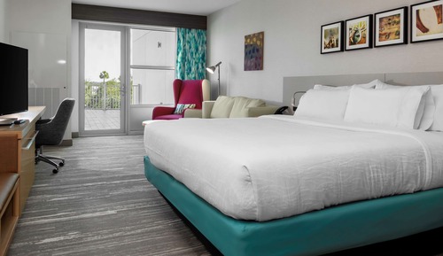 Room, 1 King Bed, Accessible, Balcony (Hearing)