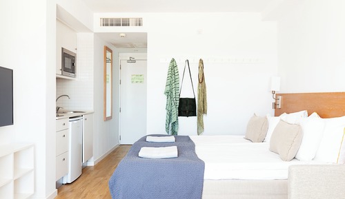 Standard Studio, Sea View