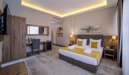 Deluxe Suite