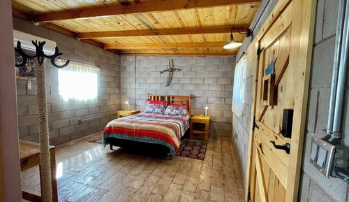 Comfort Room, 1 Queen Bed (Ferenikos)