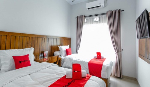 Twin Room (RedDoorz)