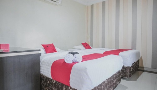 Twin Room (RedDoorz)