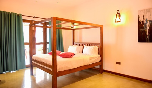 Superior Double Room, 1 King Bed, Smoking, Pool View