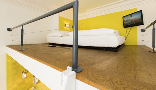 City studio, loft bed (W4)