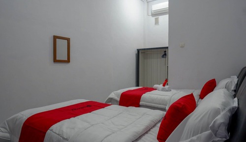 Twin Room (RedDoorz)