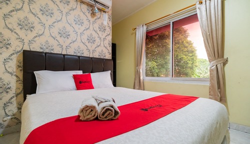 Premium Room (RedDoorz)
