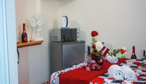Design Single Room, Shared Bathroom