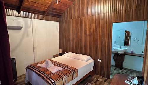 Honeymoon Cabin, 1 Queen Bed, Garden View