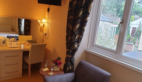 Family Room (Room 4)