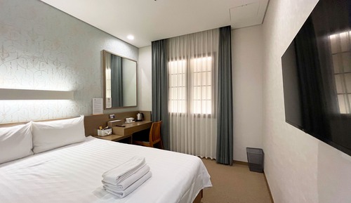 Business Double Room (No Window, No View)