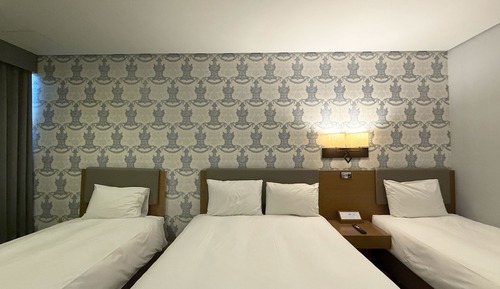 Triple Room, Bathtub