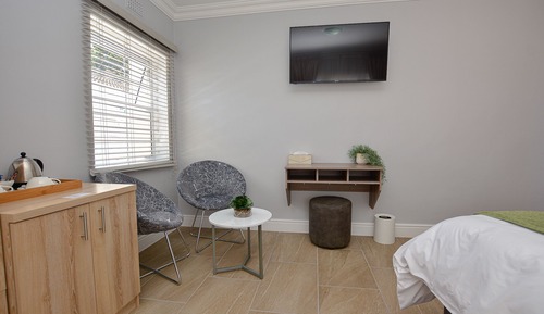 Superior Room, Pool View (Queen)