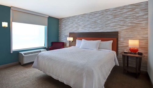Suite, 1 King Bed, Accessible (Mobility & Hearing, Roll-in Shower)