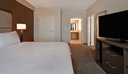 Suite, 1 King Bed, Accessible, Bathtub