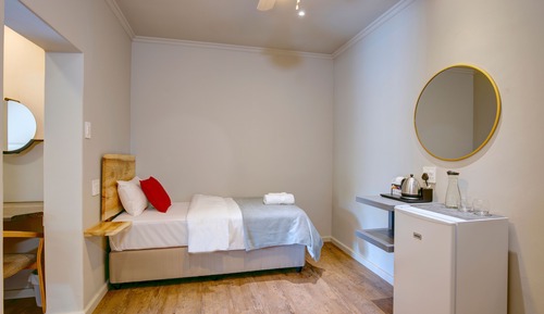 Queen Room with Single Bed