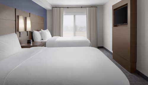 Suite, 1 Bedroom (Mobility/Hearing Access, Roll-in Shwr)