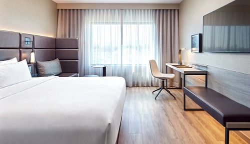 Deluxe Room, 1 King Bed, Non Smoking, Corner