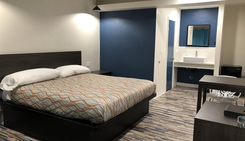 Single Room, 1 King Bed, Kitchenette