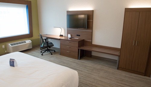 Suite, 1 King Bed, Accessible (Mobility, Accessible Tub)