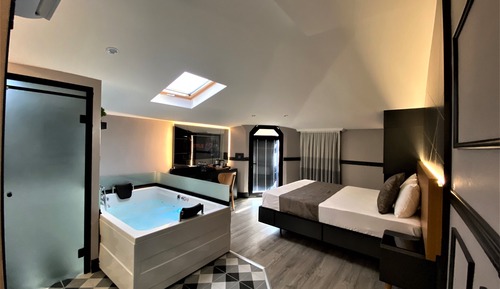 Exclusive Room, Jetted Tub