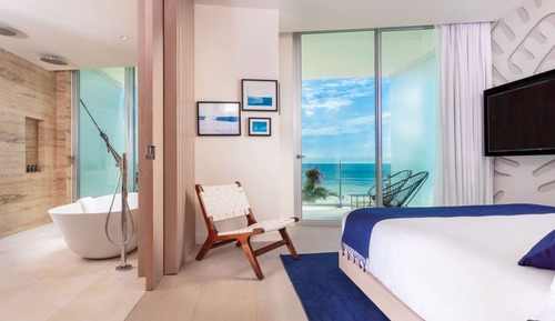 Deluxe Room, 1 King Bed, Oceanfront