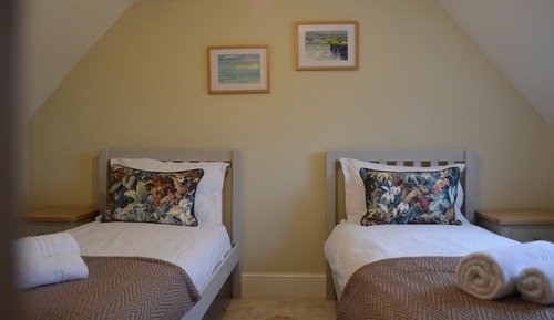 Luxury Cottage, Private Bathroom, Garden View