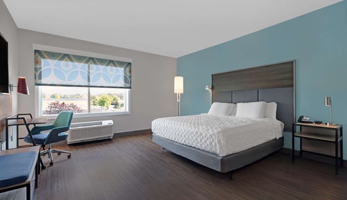 Room, 1 King Bed, Accessible (Mobility & Hearing, Roll-In Shower)