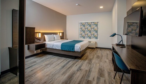 Deluxe Room, 1 Queen Bed, Non Smoking