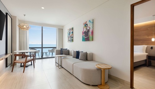 OCEAN FRONT ONE BEDROOM SUITE - KING BED