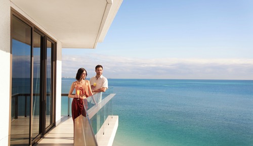 OCEAN FRONT ONE BEDROOM PARLOR SUITE-KING BED