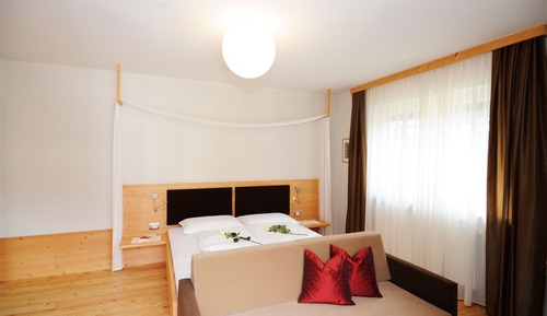 Double Room, 1 King Bed, Non Smoking, Garden View