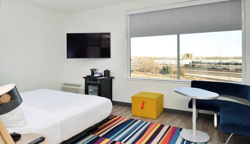 Room, 1 King Bed (Savy)