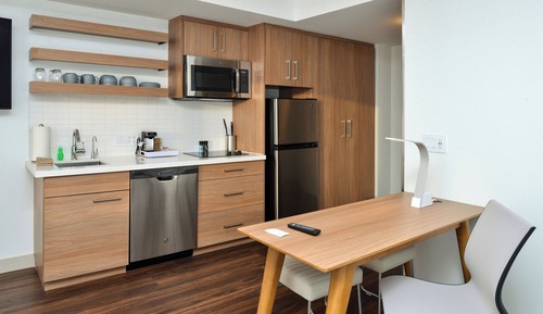 Studio, Multiple Beds (Mobility/Hearing Access, Roll-in Shwr)