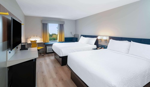 Room, 2 Queen Beds, Non Smoking, Corner