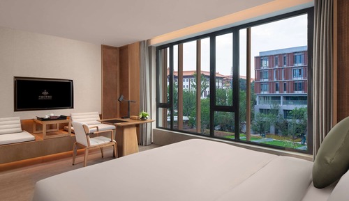 1 King Bed