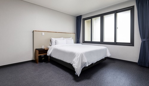Aewol - Hotel type: Deluxe Family Twin Room, Mountain View