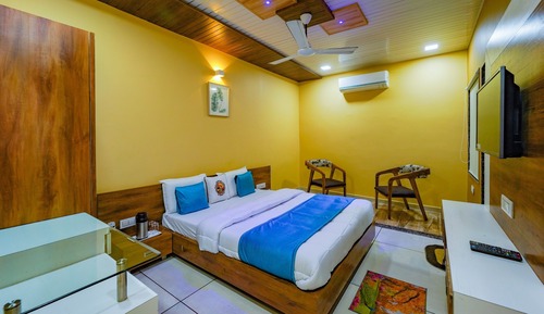 Deluxe AC Room