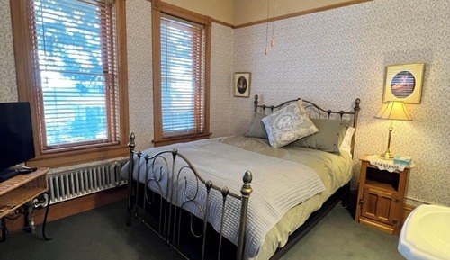 Economy Room, 1 Queen Bed