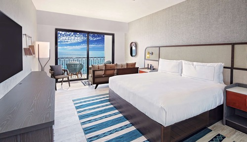 1 Bedroom 1 King Oceanfront Suite Roll-In Shower