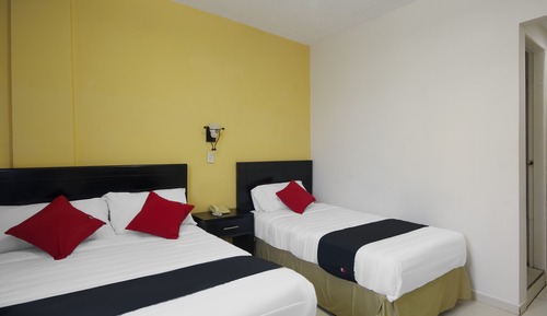 Standard Triple Room (1 queen bed)