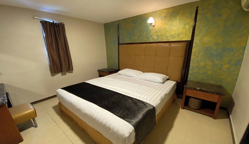 Deluxe King Bed
