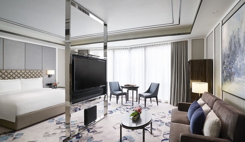 Premier Room, 1 King Bed, Corner